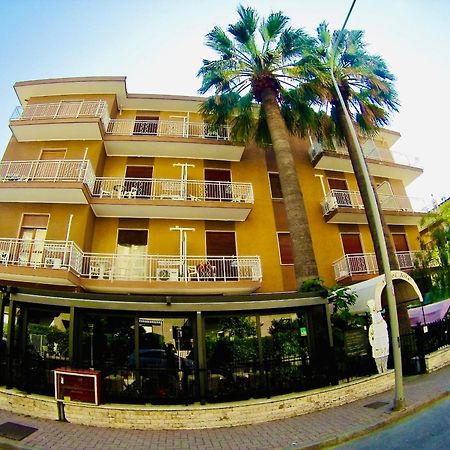 Hotel Jole Marina dʼMarina dʼAndora Exterior foto